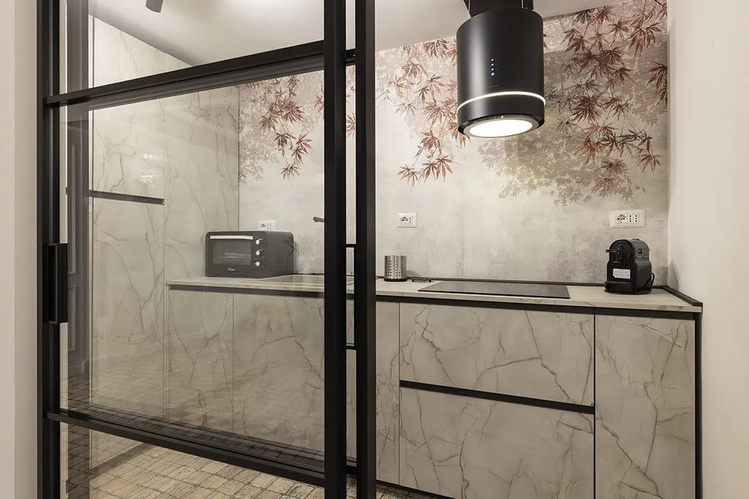 Dream Leaves, Roma